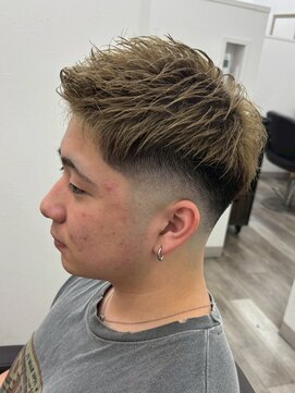 一鳳庵　【イオアン】 スパイキーショート フェード メンズカット　アップバング