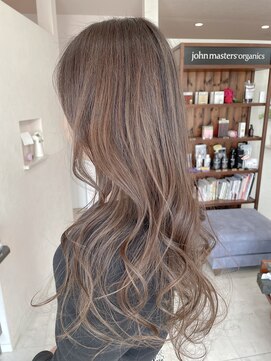 ヘアーアンドメイク カナン(HAIR&MAKE CANAAN) ふんわり柔らかベージュミルクティー系のハイライトデザイン