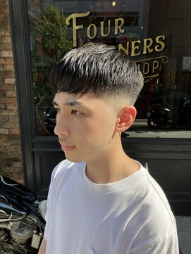 フォーコーナーズ(Four Corners) クロップスタイル／スキンフェード／刈り上げ