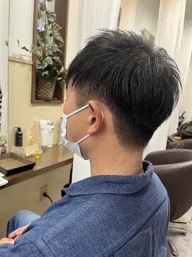 コアフィールフィス(COIFFURE fils) 《見附　今町》メンズ　黒髪　刈り上げスタイル