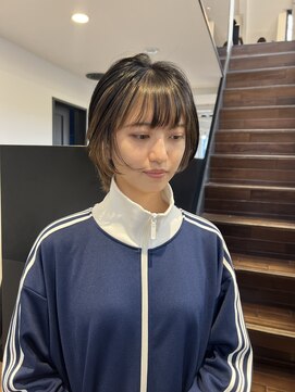 トレス(TRESS) ウルフカット 大人ショート イヤリングカラーニュアンスカラー