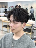 フィフス 栄(fifth)&nbsp;センターパートフェザーパーマ刈り上げツーブロックメンズヘア