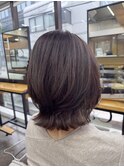 外ハネウルフレイヤーボブ