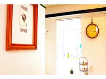 アンティーク家具もチェック☆