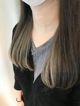 シュリンプイッチョウメモコ(SHRIMP一丁目moco) いつも違うヘアカラー