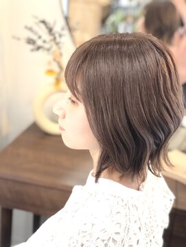 エカキラナ(eka kiranah) ダブルカラー！ミルクティーベージュ！ミディアムスタイル