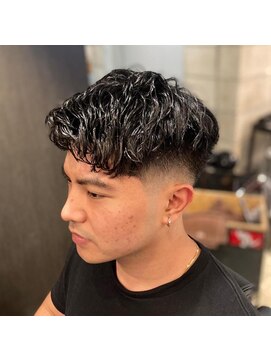 フランクスバーバー アンド ビアークラブ(FRANK'S BARBER and BEER CLUB) フェードアップバングパーマ