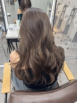 プラチナ(PLATINA) レイヤーハッシュカットミルクティーベージュハイライトくびれ