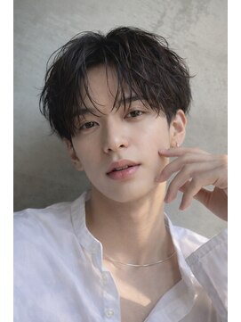 ベル 新宿(Belle) フェザーパーマ/センターパート/ツーブロック/シャドウパーマ