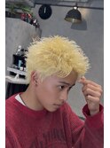 金髪スパイキーショート