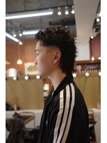 エディ(Edy)&nbsp;メンズウルフカットスパイキーショートスキンフェード眉毛カット