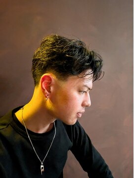 フォーコーナーズカットショップスリーセント 栄(FourCornersCutShop 3/cent) 【テーパーフェード×ラフカール】