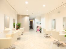 ハーティス ヘアー(HEARTIS HAIR)の雰囲気（白を基調とした爽やかな雰囲気の店内がステキ♪【越谷】）