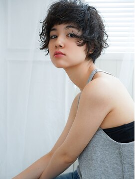 ランプ ヘアー(lamp hair) ベルギーの午後♪クセ毛のような質感が可愛い外国人風パーマ！！