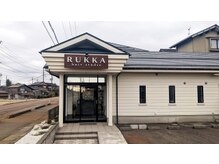 ルッカ(RUKKA hair studio)の雰囲気（真っ白な建物が目印です）