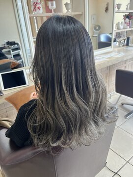 Yoshiつね さくら店 ホワイトグレージュバレイヤージュ