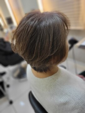 キャパ 秦野(CAPA) 白髪ぼかしカラー ハイライトとローライトで立体感!