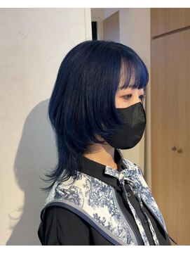 リア(Lia by KENJE) ネイビーブルー×ウルフカット