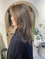 ユヌ(Une)&nbsp;レイヤー　ロングウルフ　オリーブベージュ