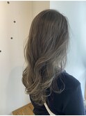 オリーブベージュ