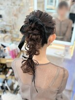 結婚式 二次会 お呼ばれ 編みおろしポニー×リボンアクセ
