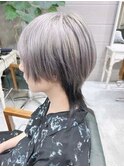 シルバーカラーブリーチデザイン　 ロングウルフカット