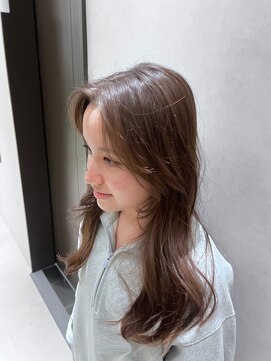 ルピナ(Lupina) ふわっと揺れる顔周りレイヤー×ワンカールロング