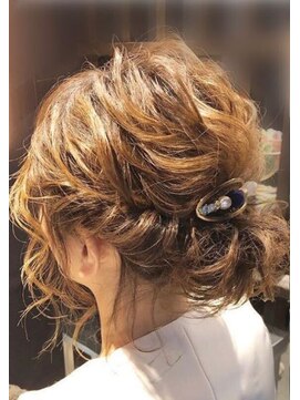 エフェクトヘアスタジオ(effect hair studio) ふんわり可愛いネープシニヨンアップアレンジ