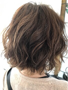 ミディアムパーマ L クアリータモーダ Qualita Moda のヘアカタログ ホットペッパービューティー