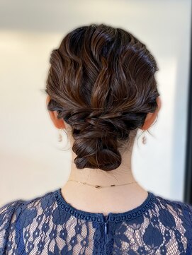 ルーウィン(LE WIN) シンプルなシニヨンスタイル☆