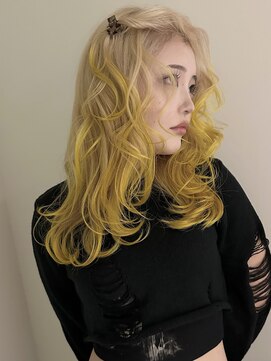 イェッカ パビル(YECCA pabil) ブロンドとイエローのルーツカラー（ブリーチ２回）