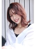 外ハネ　ミディアムスタイル　ピンク系カラー