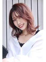 ルフトバイアンビエンテ(Luft by ambiente)&nbsp;外ハネ　ミディアムスタイル　ピンク系カラー
