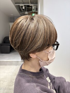 アルトル 池袋2nd(altru) グレージュ系白髪ぼかしカラー×コンパクトショート