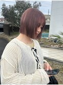 ピンクベージュ×ぱつっとボブ