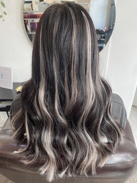 ラビス クローバー(Lovis clover) ホワイトグレージュ　大人かわいいヘア　こなれミディ