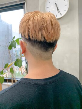 テトヘアー(teto hair) フェードカット、メンズカット、ブロンド、スパイキー