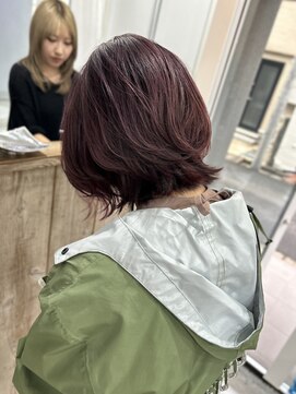 プラグ(Plug) ミディアム似合わせカットくびれ外ハネケアブリーチハイライト