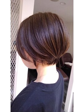 ヘアーデザイン ビビッドリンク(HAIR DESIGN VIVID link) 白髪ぼかしハイライトカラー大人ショートボブ