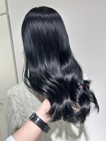重くなりすぎないブルーブラックカラー