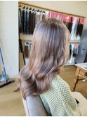 ハイライトカラーミルクティーベージュレイヤーカット