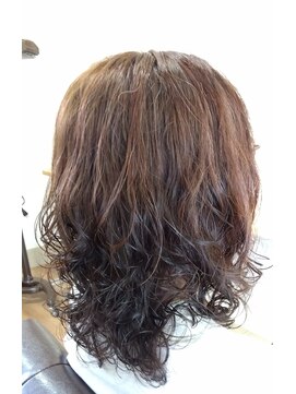 マド 毛先ウェーブ