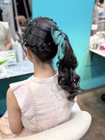 リエラ 新宿(RIERA) 編み込みサイドポニー