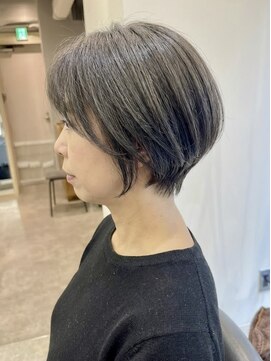 バッカ 横浜桜木町店(BACCA) 白髪を活かす シルバーグレージュの上品ショート