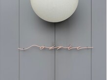 ソワレ(soiree)の雰囲気(グレーの壁に丸い看板が目印です)