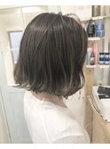 Coast.グレージュカラー×外ハネ切りっぱなしボブ×ウェット