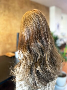 アークスヘアー 愛されベージュハイライト/ロング/ツヤ髪/イルミナカラー