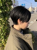 ヘアーサロン ビー(hair salon b.)&nbsp;クールショート　センターパート　ベリーショート　ブラック