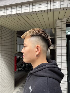 ウェルネス(Wellness) クロップ、スキンフェード、ツイストスパイラル