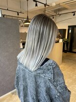 メリー オオサカ(Merly Osaka)&nbsp;smoky white balayages_超ハイトーンなのにダメージ少ない！_
